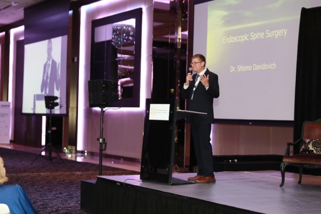 נוירוכירורג מנתח פריצת דיסק בשיטה האנדוסקופית